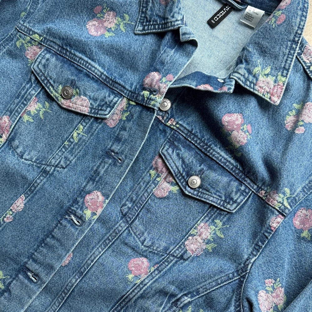 H&M Oversized Floral Denim Jacket - Size Medium - Picture 3 of 5